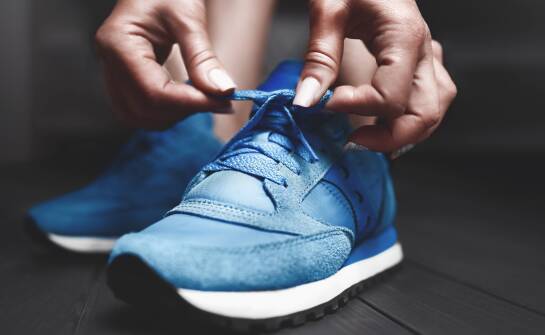 Jak wygodne buty sportowe i kreatyna wpływają na komfort codziennej aktywności