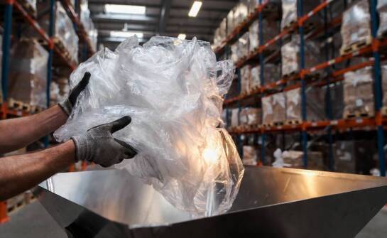 Dlaczego rozdrabnianie folii stretch z owijarek palet ułatwia recykling i logistykę odpadu