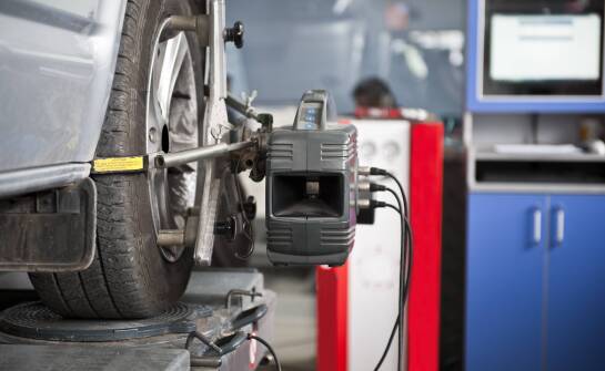 Po naprawie zawieszenia auto nadal ściąga — kiedy szukać problemu w geometrii kół