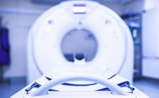 Jak akcelerator biomedyczny formuje wiązkę promieniowania w precyzyjnej radioterapii, by oszczędzać zdrowe tkanki