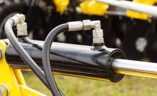 Jak zbudowany jest cylinder hydrauliczny i dlaczego jego parametry decydują o pracy maszyn przemysłowych