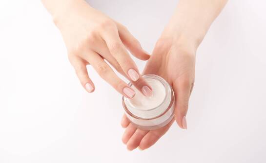 Skwalan, masło shea i witaminy – mechanizmy działania składników w linii Yodeyma Essential Cosmetics