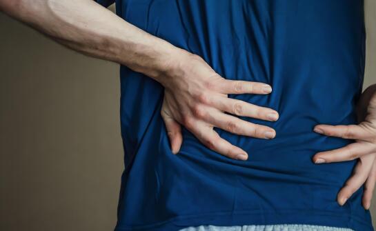 Jak osteopata analizuje wzorce postawy, gdy ból wraca mimo odpoczynku