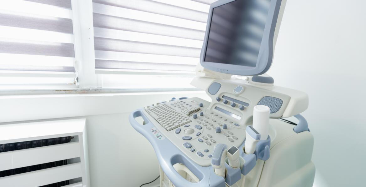Bóle brzucha i niepokojące wyniki — kiedy USG porządkuje dalszą diagnostykę