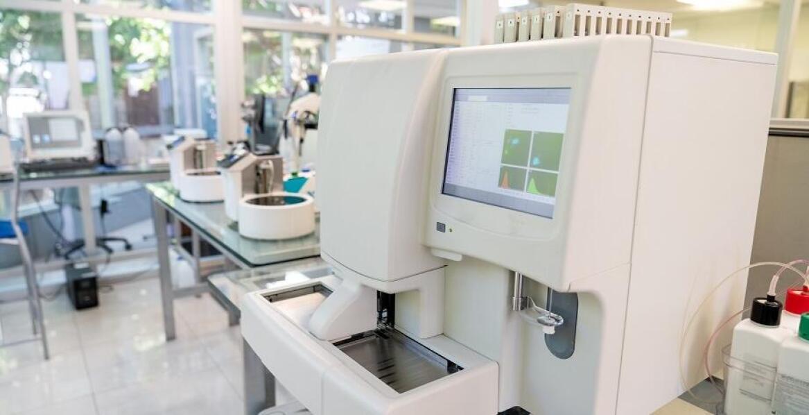 Kiedy podstawowe wyposażenie laboratorium przestaje wystarczać w analizach badawczych i przemysłowych