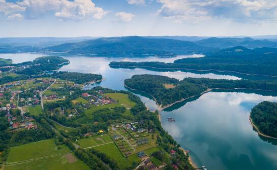 Przełom roku nad Soliną — jak ułożyć pobyt z noclegiem, kolacją i relaksem