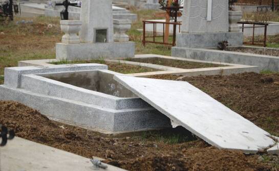 Dlaczego podział prefabrykowanej katakumby na część nośną i osłonową ma znaczenie