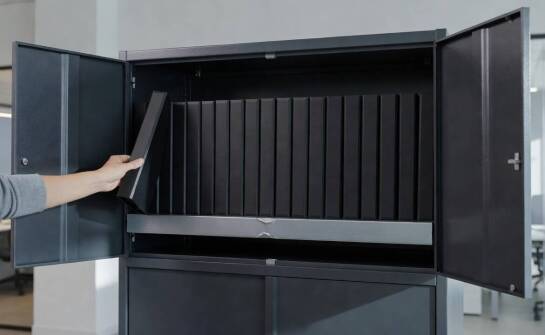 Ukryte parametry szaf metalowych — jak czytać specyfikacje techniczne, by uniknąć odkształceń pod dużym obciążeniem