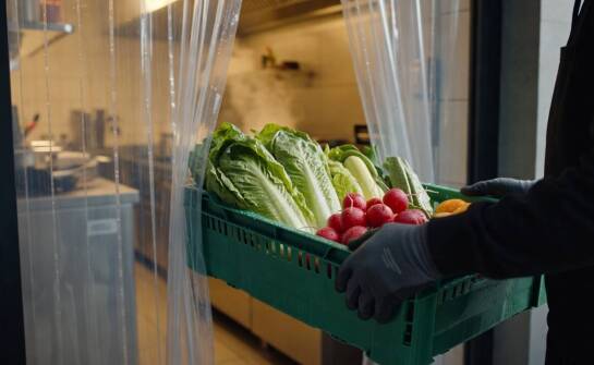 Droga świeżych surowców z magazynu do kuchni — logistyka zaopatrzenia w sektorze gastronomicznym