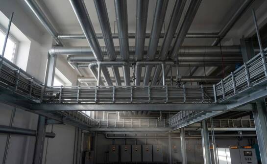 Architektura układów zasilania w zakładzie produkcyjnym — mechanizmy integracji procesów cieplnych i elektrycznych