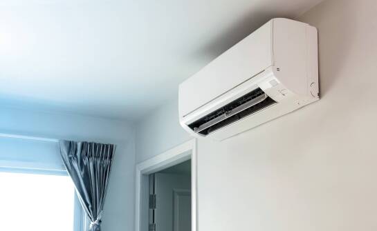 Klimatyzacja w bloku — kiedy formalności i układ mieszkania decydują o montażu