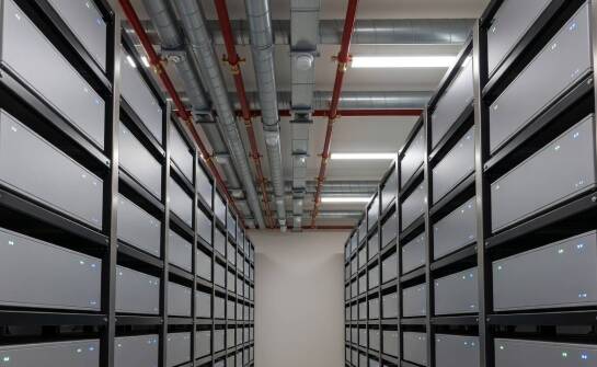 Jak zgrać detekcję, wentylację i gaszenie w przemysłowym magazynie energii