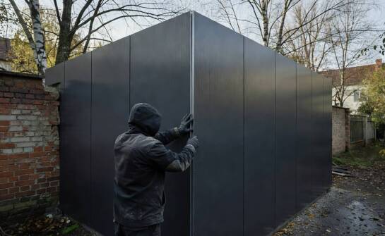 Jak miejska zabudowa Krakowa zmienia wybór płyt do garażu i małych pawilonów