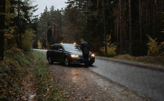 Jak odróżnić awarię, unieruchomienie i problem z dostępem do auta w okolicach Murowanej Gośliny