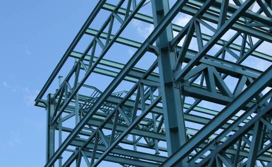 Jak jeden model BIM porządkuje projekt, produkcję i montaż konstrukcji stalowych