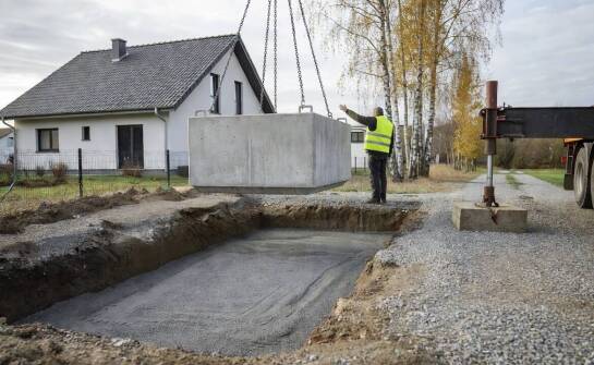Jak w Kamyku przygotować wjazd i podłoże pod montaż betonowego zbiornika