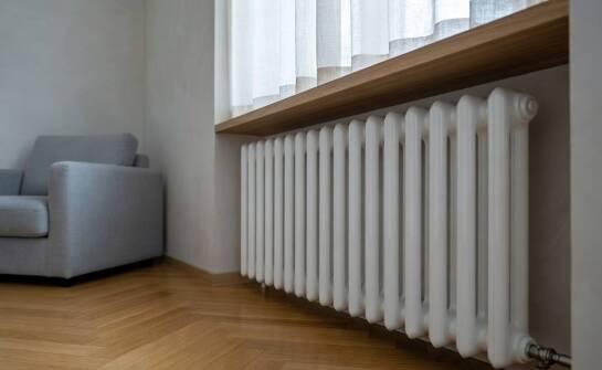 Dlaczego konstrukcja grzejników Zehnder ma znaczenie w warszawskich mieszkaniach po modernizacji