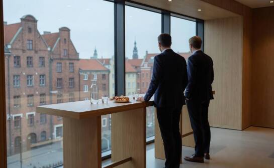 Dlaczego warsztat w gdańskim hotelu trzeba planować jako rytm całego dnia z posiłkami i noclegiem