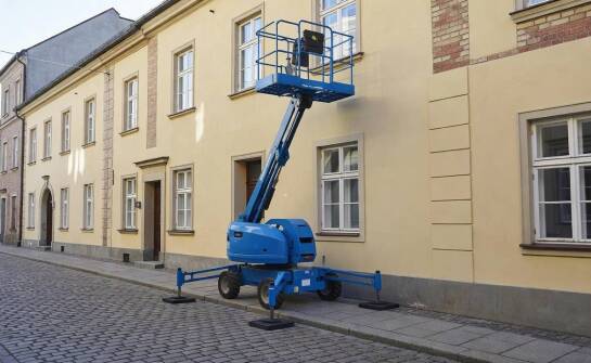 Jak zabudowa Rzeszowa zmienia sens wynajmu podnośnika do pracy na wysokości