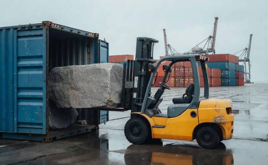 Jak bliskość terminala w Gdańsku wpływa na tempo obsługi ładunku przed dalszym transportem