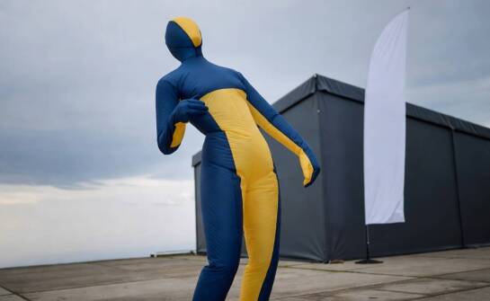 Jak różne konstrukcje ruchomych figur pneumatycznych zmieniają odbiór stoiska eventowego