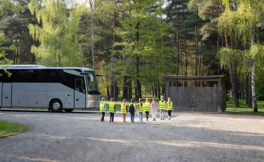 Jak składa się koszt jednodniowej wycieczki szkolnej do Kołacinka, gdy park jest tylko jednym z punktów programu