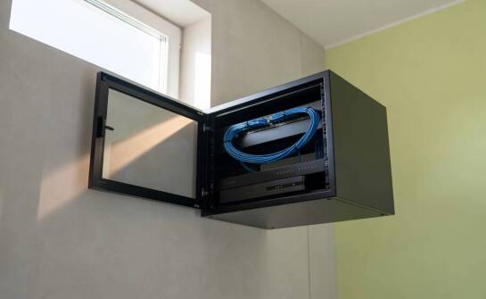 Jak architektura domu wpływa na rozmieszczenie kamer i układ rejestratora