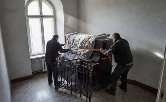 Przewóz pianina w warszawskiej kamienicy — co podnosi ryzyko i cenę