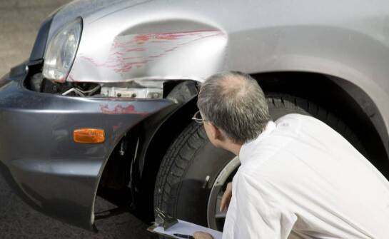 Jak przygotować auto do oględzin technicznych po kolizji?