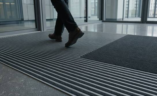 How to Design Large Aluminium Entrance Mats for Wide Office Building and Hall Entrances?
