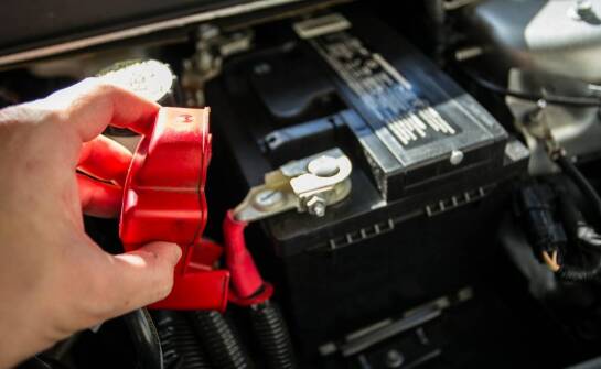 Gdy auto nie odpala, sprawdź najpierw, czy winny jest akumulator, czy układ ładowania
