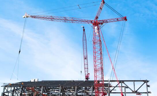 Jak połączenia i odbiory zmieniają przebieg montażu konstrukcji stalowej na placu budowy