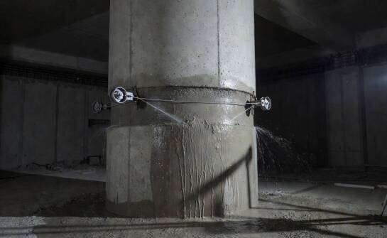 Jak przebiega cięcie liny diamentowej w grubym betonie i ograniczonej przestrzeni