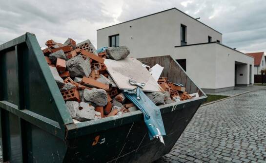 Dlaczego gruz czysty i mieszany są wyceniane inaczej przy remoncie w Pabianicach