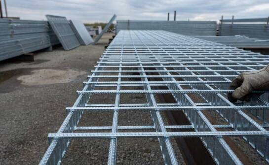 Jak grubość płaskownika i prętów poprzecznych zmienia zachowanie kraty w module 1200×1000