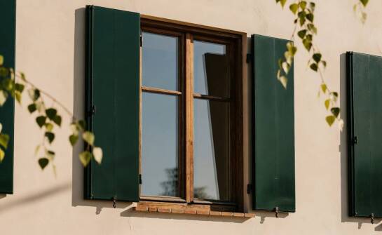 Fensterläden in Polen bei Neubau und Fassadensanierung – wann sind sie wirklich sinnvoll?