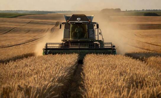 RTK w kombajnie podczas żniw — kiedy centymetrowa dokładność ogranicza straty ziarna