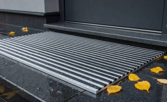 How Different Entrance Mat Materials Withstand Polish Rain, Frost, and UV Radiation