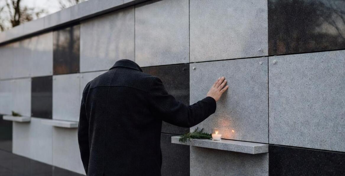 Urna po kremacji w Rzeszowie — jak wybór miejsca złożenia wpływa na dalsze formalności