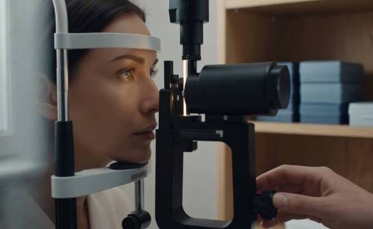 Kiedy astygmatyzm, prezbiopia i krótkowzroczność kierują wybór na różne linie Alcon i CooperVision