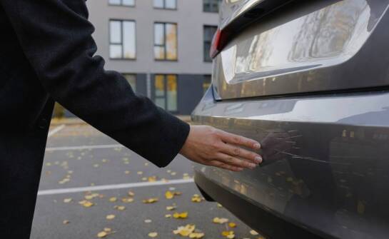 Jak autocasco rozlicza szkody parkingowe i stłuczki w warszawskim ruchu