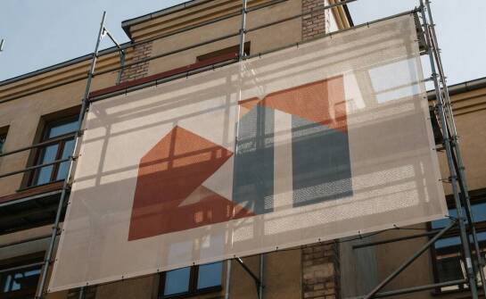 Baner frontlit, mesh czy blockout — który materiał pasuje do miejsca ekspozycji