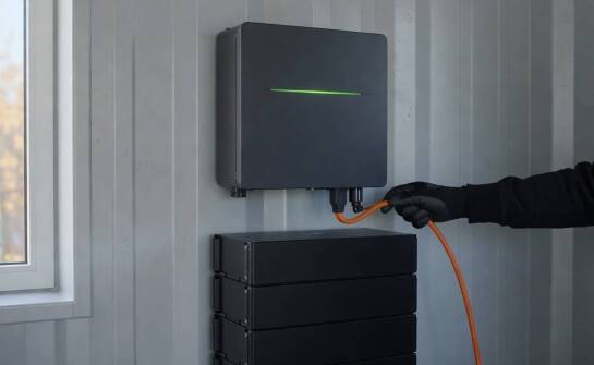 Jak falownik hybrydowy steruje energią w obiekcie mobilnym o zmiennym poborze