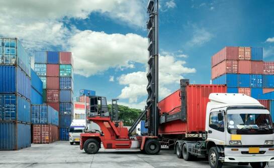 Jakie są kluczowe zalety transportu hds we Wrocławiu dla producentów spożywczych?