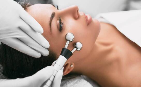 Face lifting: Czym różni się od innych zabiegów odmładzających?