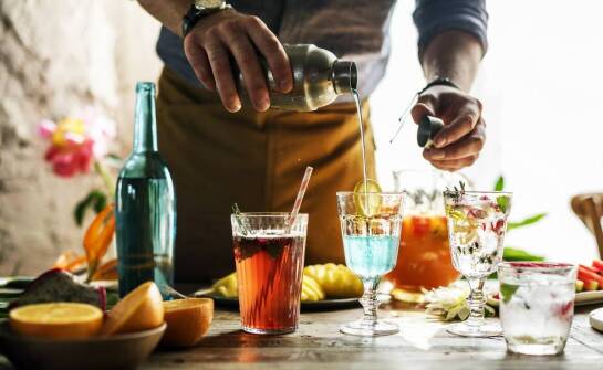 Drinki ustka – co polecamy na wieczorne spotkania przy barze?