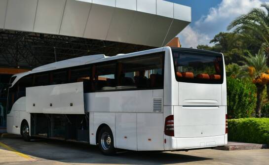 Wynajem busa 9-osobowego a planowanie tras turystycznych