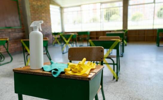 Przewodnik po ekologicznych środkach odtłuszczających w przemyśle