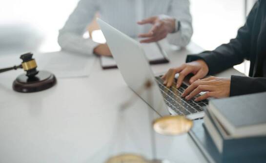 Prawo rodzinne: kiedy warto zasięgnąć porady prawnej przez internet?