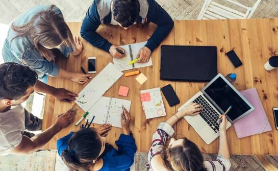 Jakie możliwości rozwoju zawodowego oferuje bezpłatny kurs pedagogiczny?